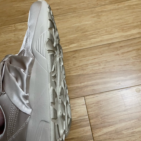 PUMA FENTY BY RIHANNA BOW SNEAKER WOMENS BEIGE CREAM CANVAS SNEAKERS SHOES (7) - Picture 5 of 5